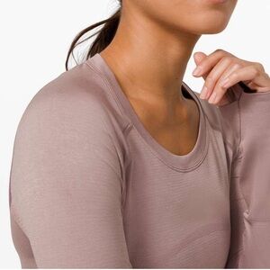 LULULEMON SWIFTLY TECH 2.0 - SIZE 4 EUC